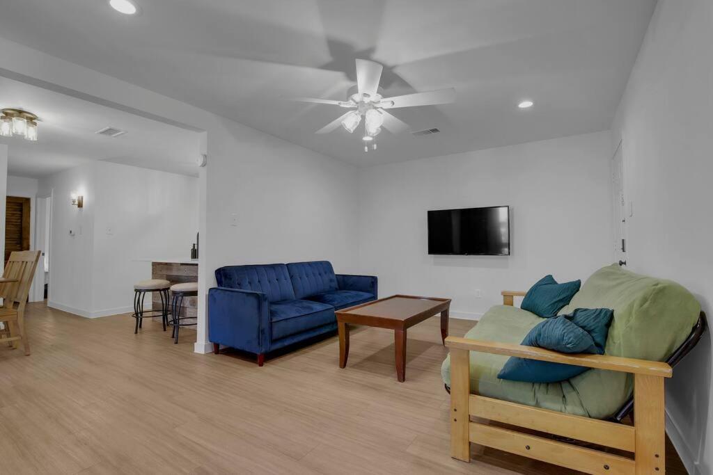 Condo Near Downtown Austin! Bagian luar foto